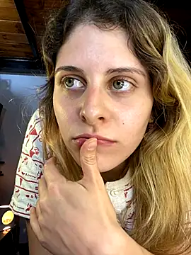 Snapshot of FlorBich chatting on November 21, 2025, 3:05 am FlorBich online show from November 21, 2025, 3:05 am