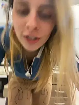 Snapshot of FlorBich chatting on November 30, 2025, 6:28 am FlorBich online show from November 30, 2025, 6:28 am