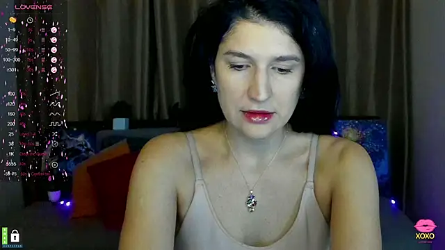 Snapshot of Alianna_Solo_Kisses chatting on February 13, 2025, 6:30 am Alianna Solo Kisses online show from February 13, 2025, 6:30 am