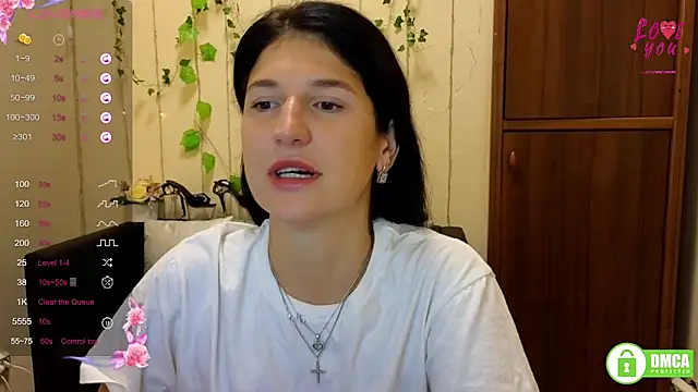 Snapshot of Alianna_Solo_Kisses chatting on September 17, 2025, 5:31 am Alianna Solo Kisses online show from September 17, 2025, 5:31 am