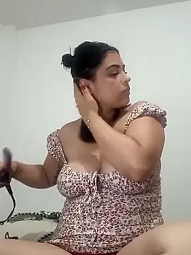 Snapshot of MelannyBell chatting on March 21, 2025, 6:40 pm MelannyBell online show from March 21, 2025, 6:40 pm