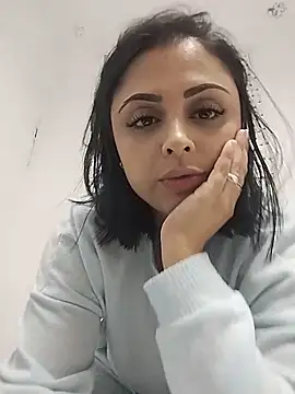 Snapshot of MelannyBell chatting on November 25, 2025, 5:57 pm MelannyBell online show from November 25, 2025, 5:57 pm