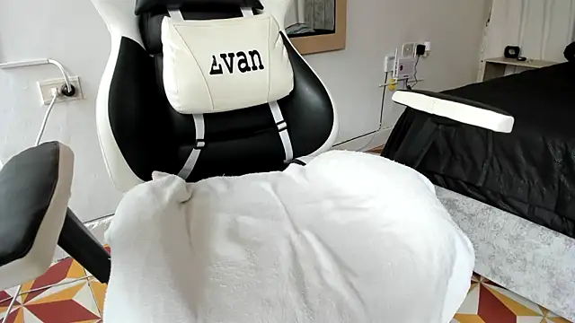 Valerioe online show from March 8, 2025, 12:30 pm