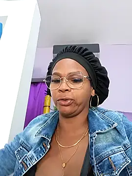 Melanie candy  online show from March 18, 2025, 7:20 pm