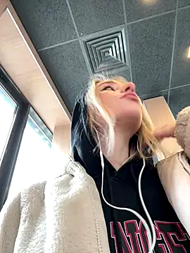 SSSATIVA model online show from October 19, 2025, 1:39 am