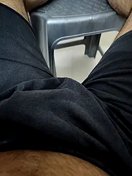 Snapshot of SplitPrestige19 chatting on December 17, 2025, 6:58 pm SplitPrestige19 online show from December 17, 2025, 6:58 pm