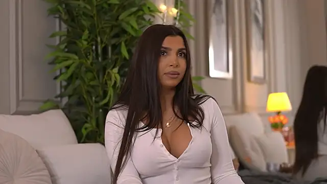 NicoleCellini online show from April 4, 2026, 6:38 pm