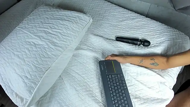 yayi derek online show from February 25, 2025, 2:44 pm