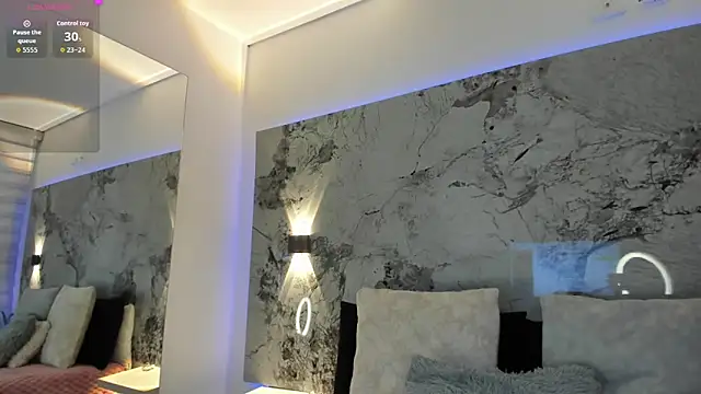 LIZ HOLMES online show from November 18, 2025, 10:52 am