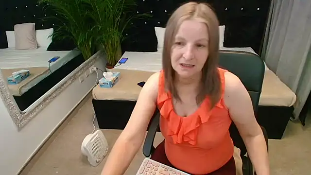 Snapshot of Lilly_hott chatting on November 24, 2025, 6:51 pm Lilly hott online show from November 24, 2025, 6:51 pm