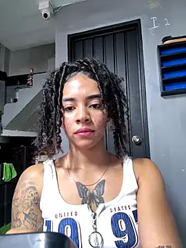 Snapshot of pretty_pettite chatting on December 19, 2025, 10:39 pm pretty pettite online show from December 19, 2025, 10:39 pm