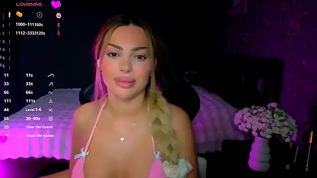 babyleilaa online show from April 7, 2026, 8:53 pm