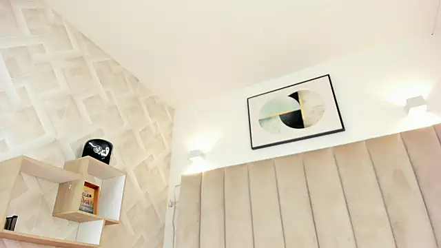 Snapshot of Anniie_Queen chatting on November 16, 2025, 2:06 am Anniie Queen online show from November 16, 2025, 2:06 am