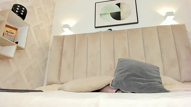 Anniie Queen online show from February 28, 2026, 3:40 am