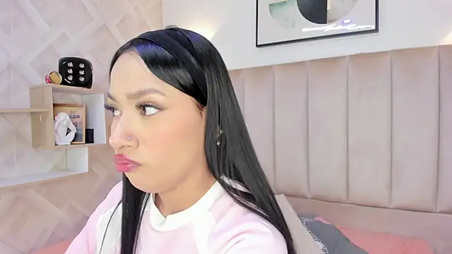 Anniie Queen online show from April 1, 2026, 3:07 am