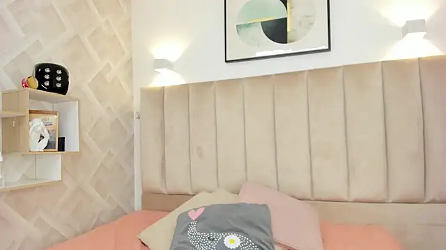 Anniie Queen online show from April 7, 2026, 3:07 am