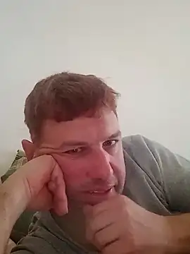 Snapshot of Olandese2682@xh chatting on April 25, 2026, 7:44 am Olandese2682xh online show from April 25, 2026, 7:44 am