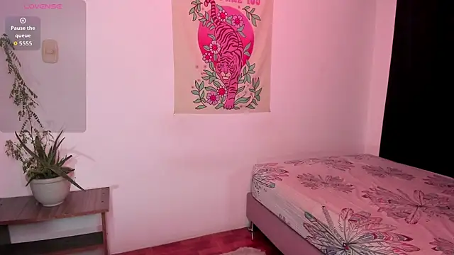 JaneRuss  online show from October 11, 2025, 8:46 am