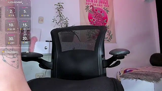 JaneRuss  online show from December 3, 2025, 4:09 am