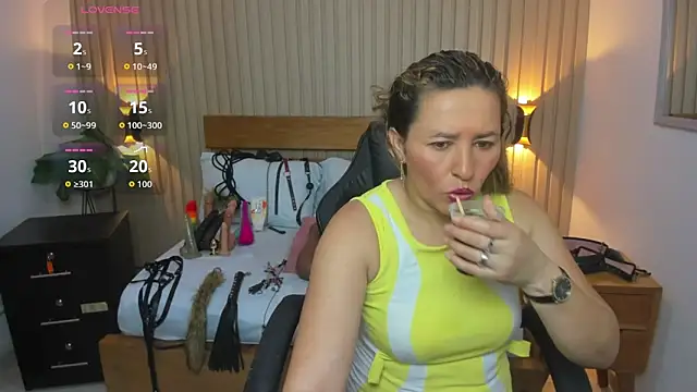 Snapshot of luciana_ballesteros_ chatting on December 20, 2025, 12:56 pm luciana ballesteros online show from December 20, 2025, 12:56 pm