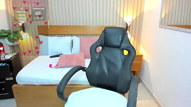 luciana ballesteros  online show from March 20, 2026, 12:21 pm