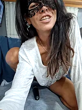 EmySkinny85 online show from October 25, 2025, 1:07 pm