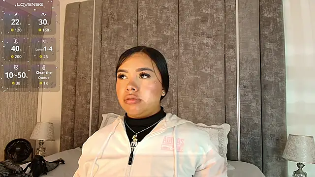 MarianaGarciaa   online show from November 27, 2025, 6:54 pm