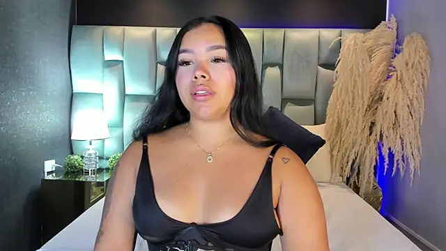 MarianaGarciaa   online show from April 15, 2026, 7:21 pm