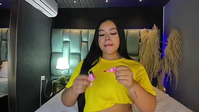 Snapshot of MarianaGarciaa__ chatting on June 16, 2026, 7:49 pm MarianaGarciaa online show from June 16, 2026, 7:49 pm