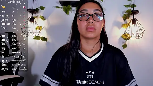 Snapshot of melanieecox chatting on May 5, 2026, 12:29 am melanieecox online show from May 5, 2026, 12:29 am