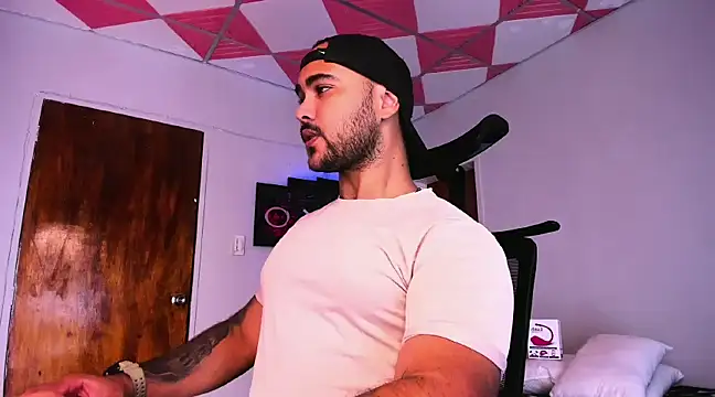 Sebas-hott online show from December 19, 2024, 3:29 am