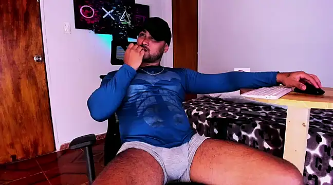 Sebas-hott online show from January 4, 2025, 6:19 am