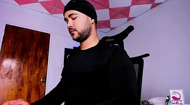 Sebas-hott online show from February 2, 2025, 3:32 am