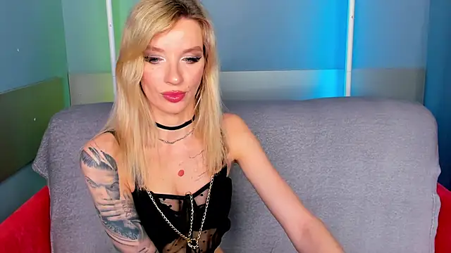 Snapshot of AlinaLovelyX chatting on April 29, 2026, 1:21 am AlinaLovelyX online show from April 29, 2026, 1:21 am