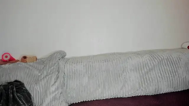 Mlleeffy online show from December 14, 2025, 8:02 pm