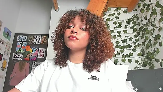 Snapshot of Ada_gales_ chatting on December 18, 2024, 9:29 pm Ada gales online show from December 18, 2024, 9:29 pm