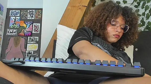 Snapshot of Ada_gales_ chatting on December 20, 2024, 2:52 am Ada gales online show from December 20, 2024, 2:52 am