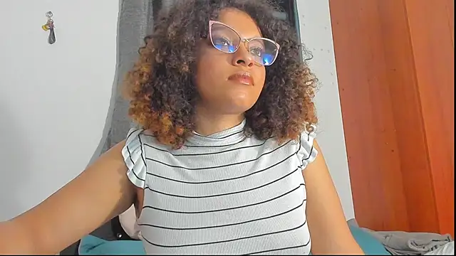 Snapshot of Ada_gales_ chatting on November 4, 2025, 2:43 am Ada gales online show from November 4, 2025, 2:43 am