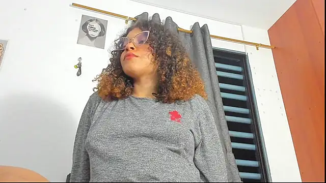 Snapshot of Ada_gales_ chatting on November 5, 2025, 4:23 am Ada gales online show from November 5, 2025, 4:23 am