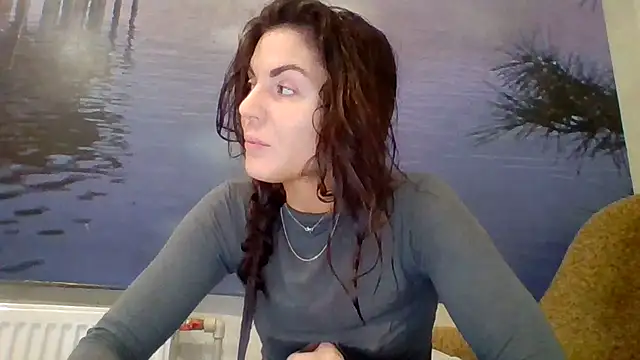 Snapshot of AliceTailor chatting on November 5, 2025, 3:23 pm AliceTailor online show from November 5, 2025, 3:23 pm