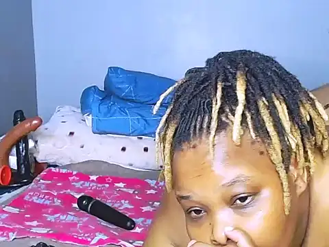 Snapshot of fatafricanqueen chatting on October 10, 2025, 10:09 pm fatafricanqueen online show from October 10, 2025, 10:09 pm