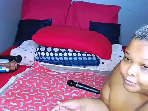 Snapshot of fatafricanqueen chatting on April 24, 2026, 7:27 pm fatafricanqueen online show from April 24, 2026, 7:27 pm