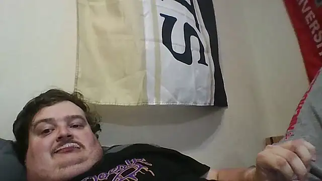 Snapshot of YelpedAverting chatting on November 6, 2025, 8:21 pm YelpedAverting online show from November 6, 2025, 8:21 pm