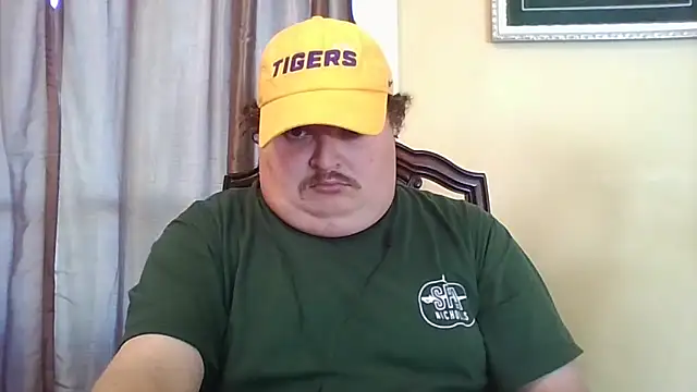 Snapshot of YelpedAverting chatting on November 8, 2025, 8:40 pm YelpedAverting online show from November 8, 2025, 8:40 pm