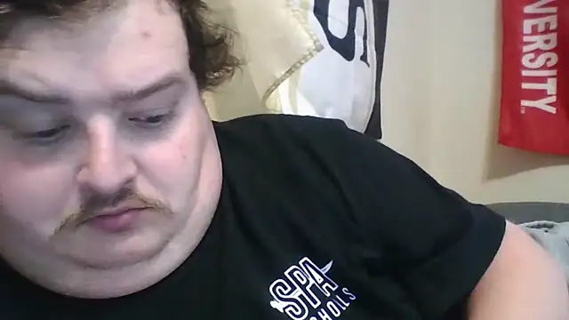 Snapshot of YelpedAverting chatting on December 2, 2025, 9:21 pm YelpedAverting online show from December 2, 2025, 9:21 pm