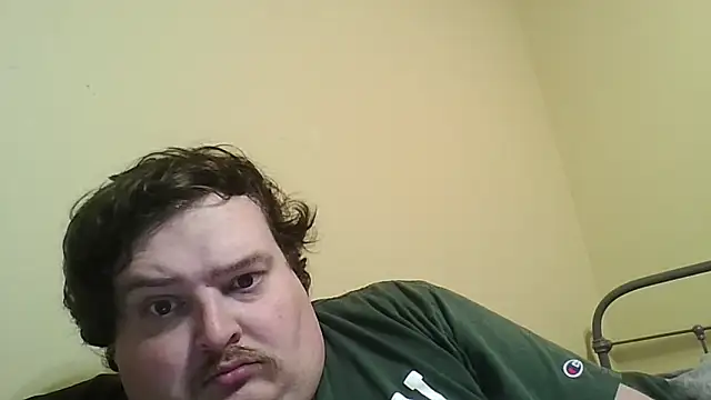 Snapshot of YelpedAverting chatting on December 17, 2025, 9:21 pm YelpedAverting online show from December 17, 2025, 9:21 pm