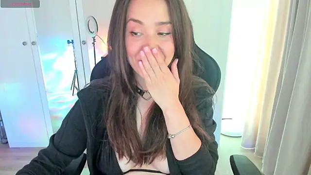 PlayfulGoddess online show from April 21, 2026, 3:07 pm