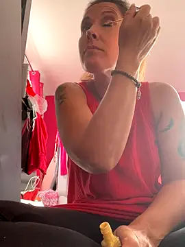 Lwhite1 online show from September 8, 2025, 4:06 pm