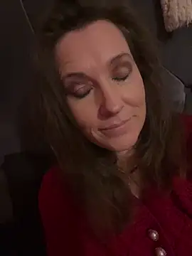 Lwhite1 online show from November 26, 2025, 11:39 pm