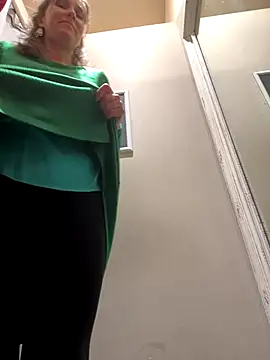 Lwhite1 online show from December 18, 2025, 4:24 pm